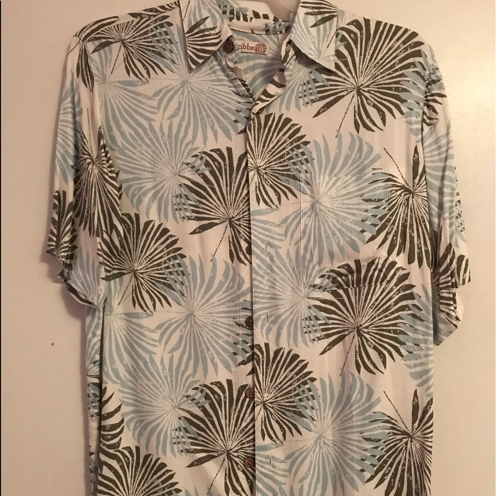 Roundtree and Yorke  Caribbean Shirt. Rayon Small